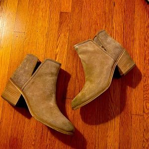 Hinge booties-